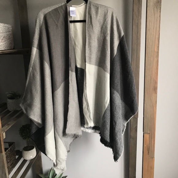 Sweaters - Pancho super Cute Great black white squares